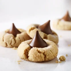 Chocolate<KISSES HERSHEY'S Dark Blue Foil Milk Chocolate Pieces, 66.7 oz., 400/Bag (HEC60194)