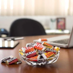 Chocolate<Hershey's Miniatures Assorted Chocolate Candy Party Pack, 35.9 oz (HEC21458)