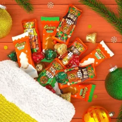 Chocolate<Reese's Assorted Flavored Peanut Butter Shapes Christmas Candy Bag, 35 oz (HEC95345)